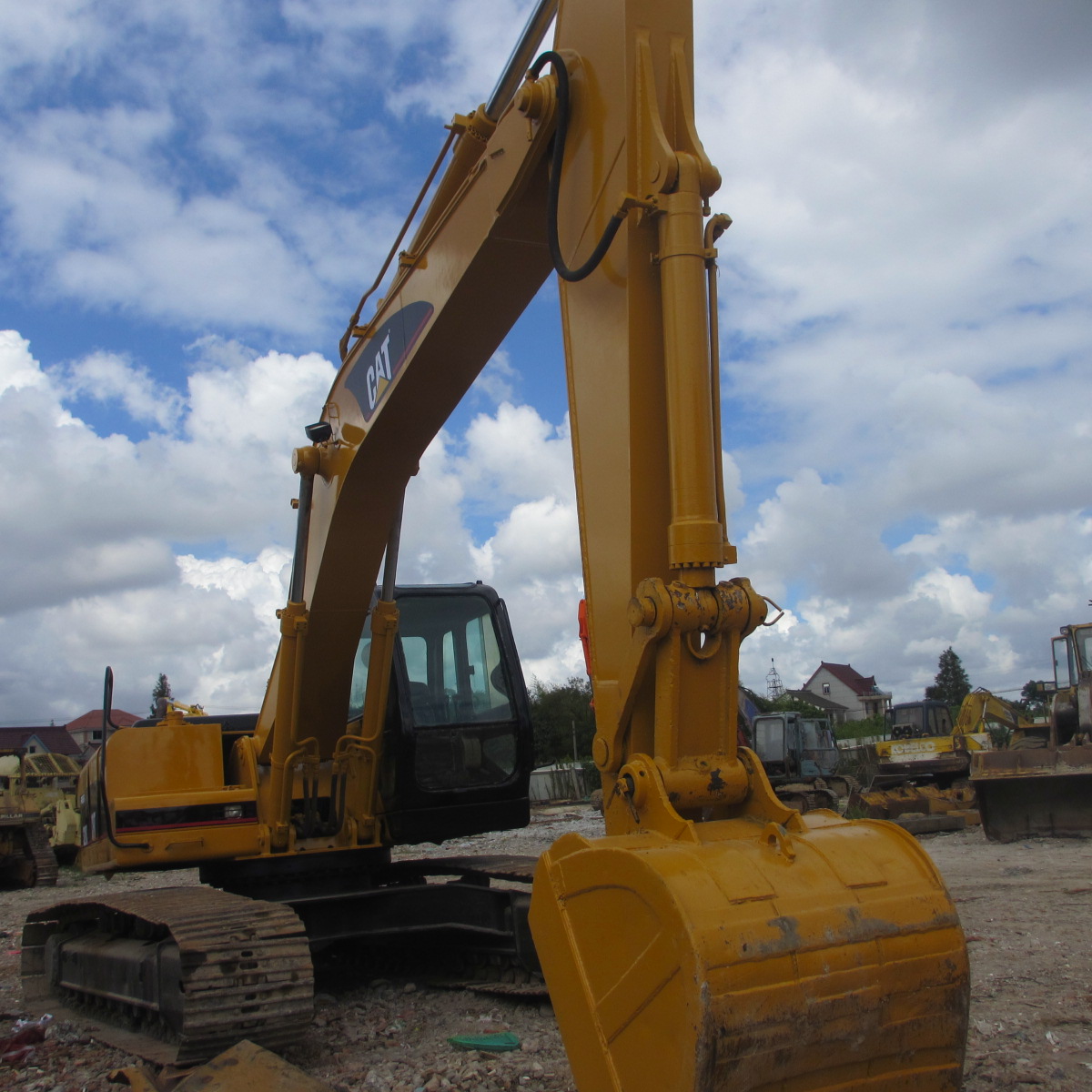 the machines is good working condition please feel free contact us. for more detail .  or contact by whatsapp/wechat; 008615021099979 skype; jiang997    on our website ; www.machineryafrican.com  used crane. wheel loader used bulldozer. used excavator.  motor grader concrete mixer.