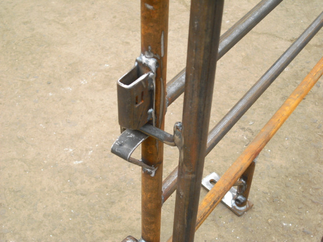 Galvanised Pig Breeding Equipment , Steel Frame Animal Sow Cage Anti Rust