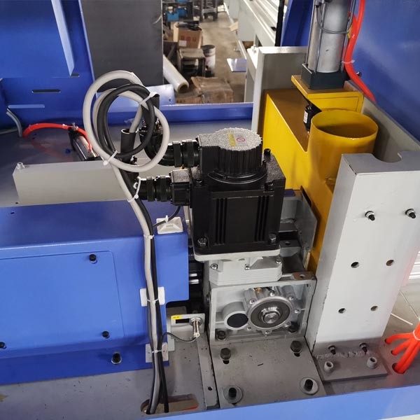 CNC Automatic Cross Cutting Wood Blocks Lumber Bandsaw