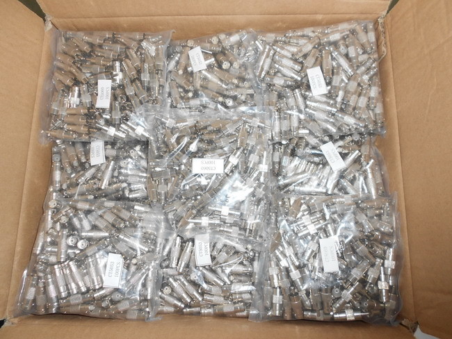 Right Angle BNC Male to BNC Female Splitter CCTV Coaxial Connector Audio and Video Signal Transmiter