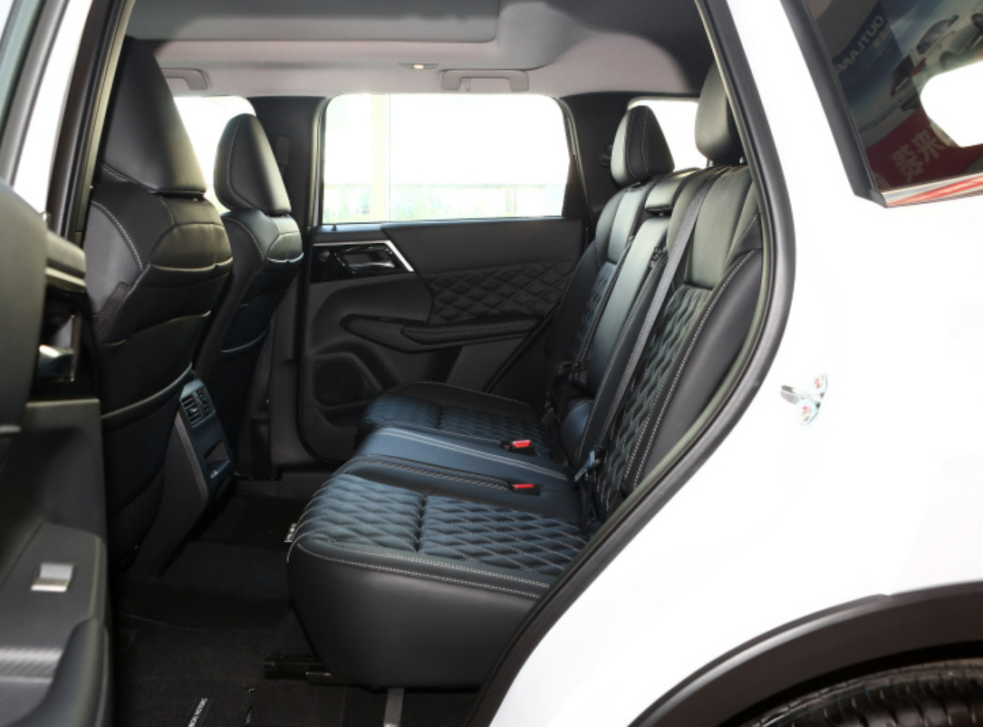 Outlander 2023 Model 1.5t Cvt Two-Wheel Drive Zunyao Version 7 Seats Compact Car