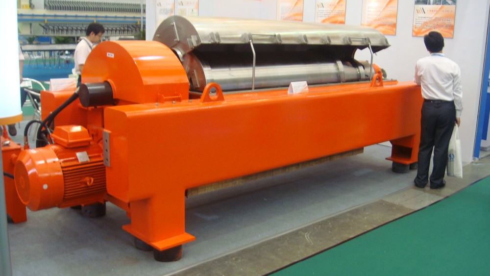 4.5-75kw Centrifugal Water Treatment Machine with Horizontal Spiral Centrifugal Filter