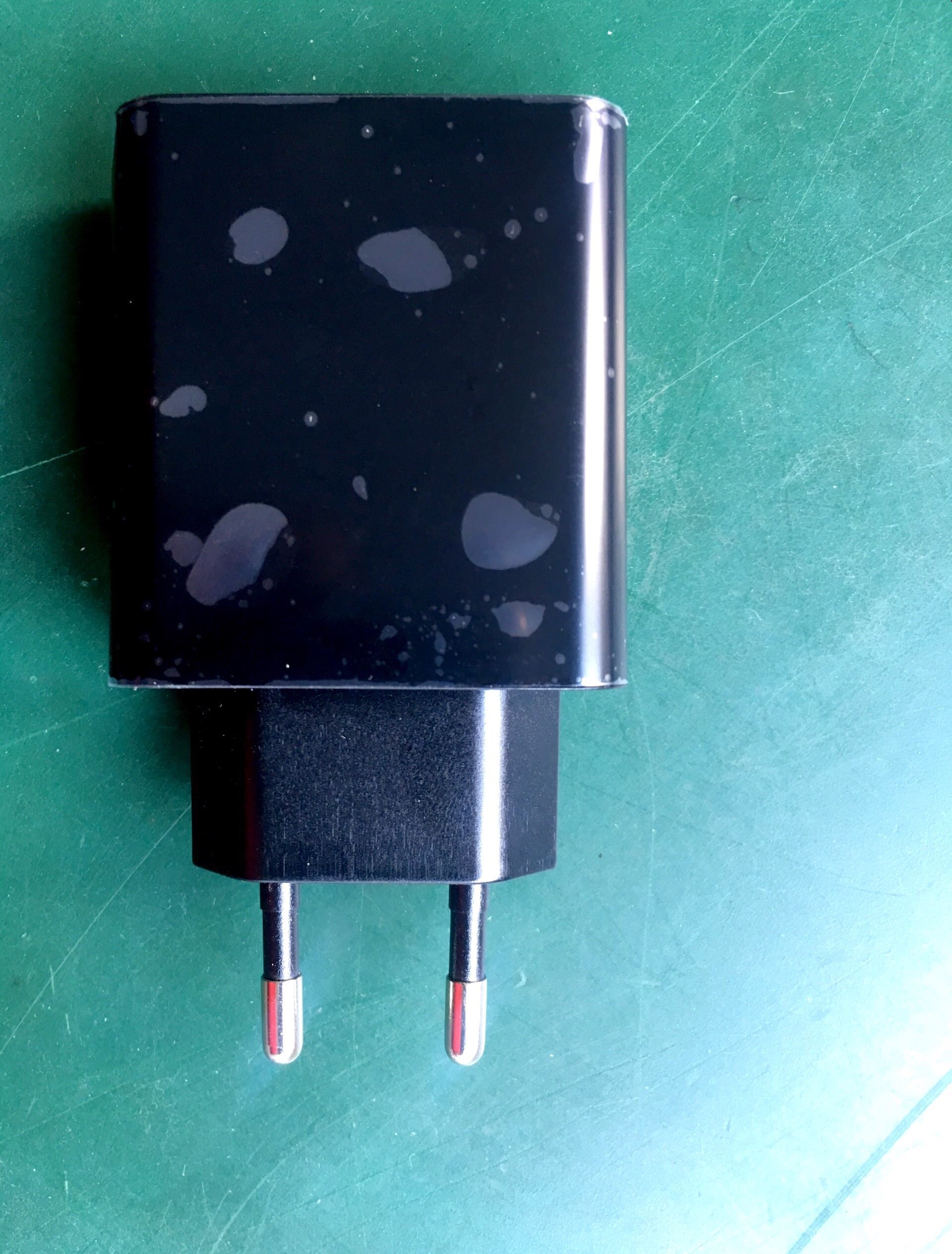 24W US PD TRAVEL CHARGER TYPE-C 28W FAST CHRGER for Macbook compatible with HUAWEI QUICK CHARGE QC3.0/QC2.0