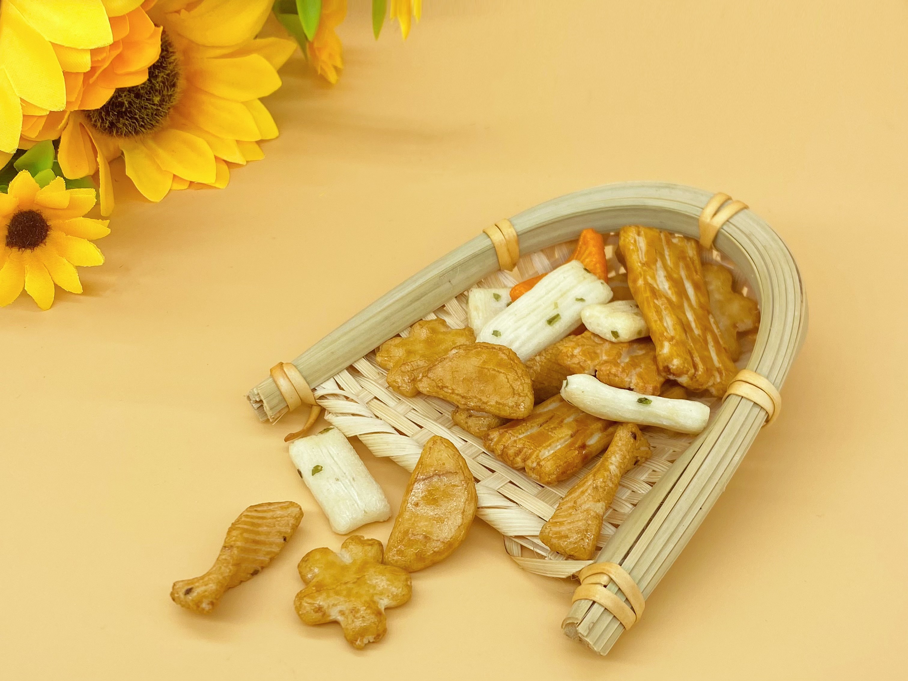 Multiple Shapes Rice Cracker Seaweed Japanese Mix Rice Cracker