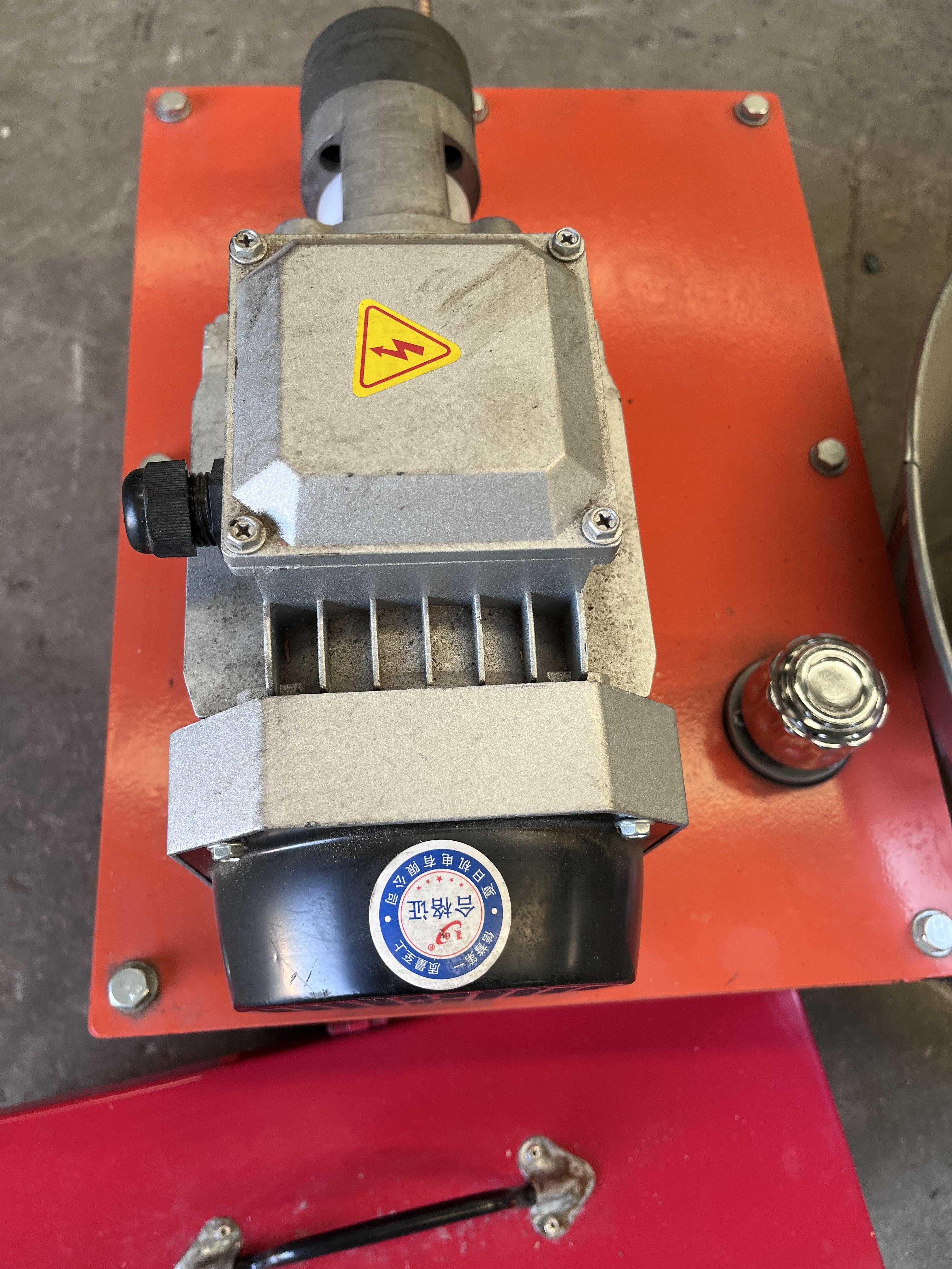 Oil pump of pellet machine