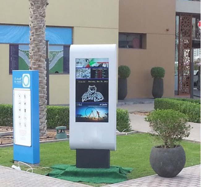 VGA Video Inputs Outdoor Digital Advertising Screens Stand Alone Digital Signage