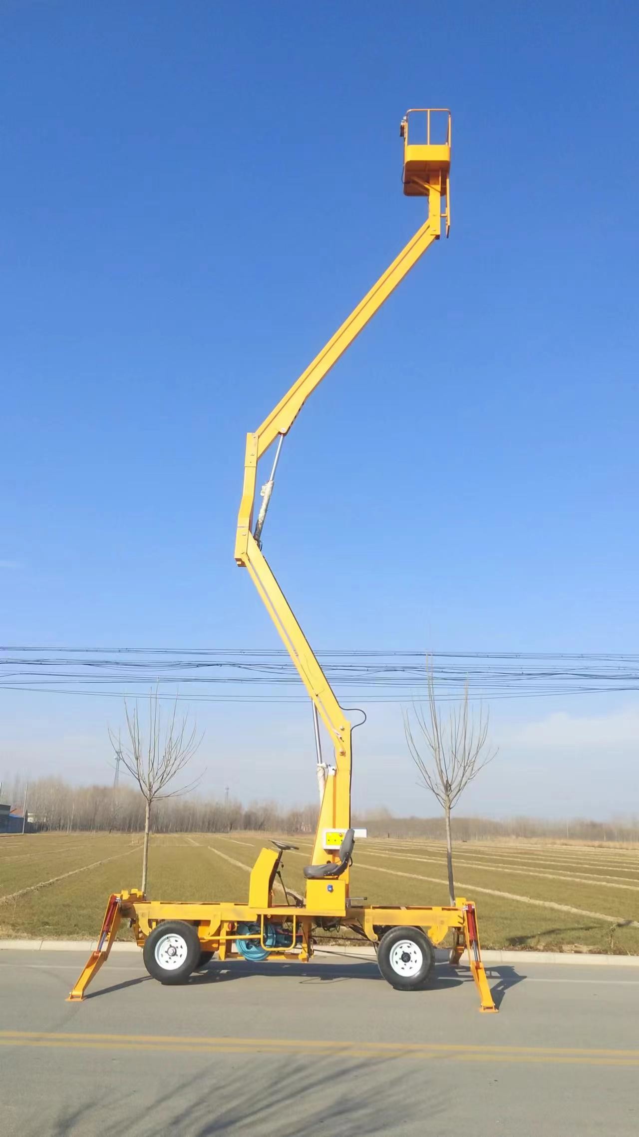 Work Platform Trailer Mounted Boom Lift , 15m 200kgs Automatic Mobile Towable Boom Lift