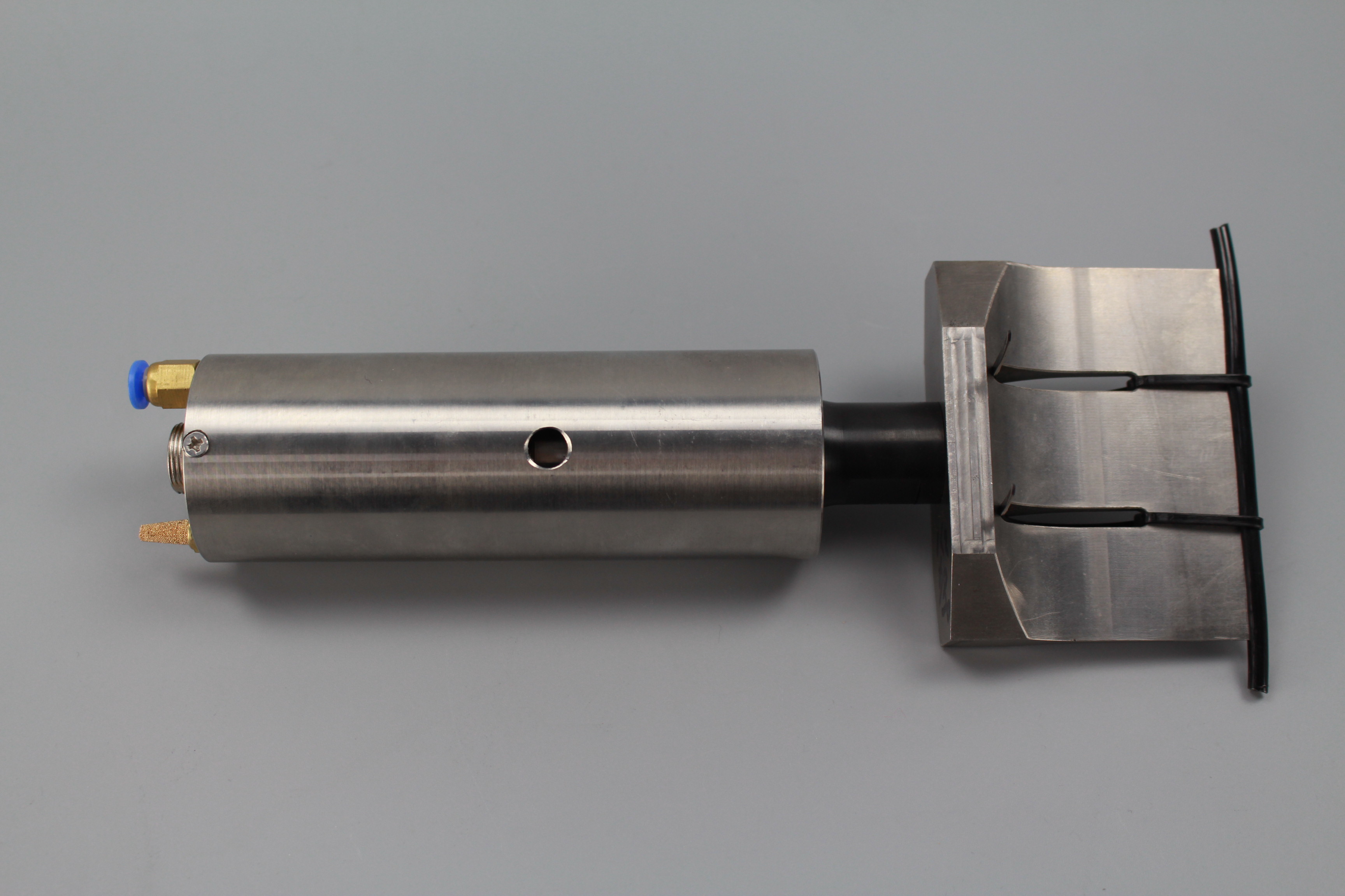 Titanium Alloy Blade 500W Ultrasonic Cutter For Rubber Products Automotive Industry