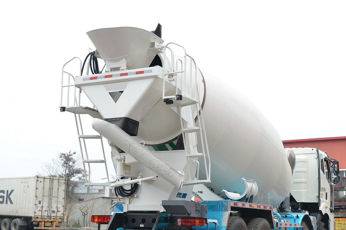 J6P 375HP 8X4 Fully Floating Flat Top Half Displacement 7.86m³ FAW Jiefang Concrete Mixer Truck