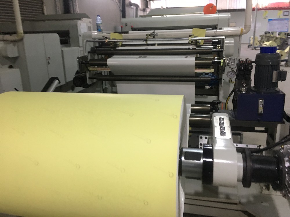 Custom Printed Logo Labels for Packaging Vinyl Waterproof Sticker Printing Roll Label Round Stickers