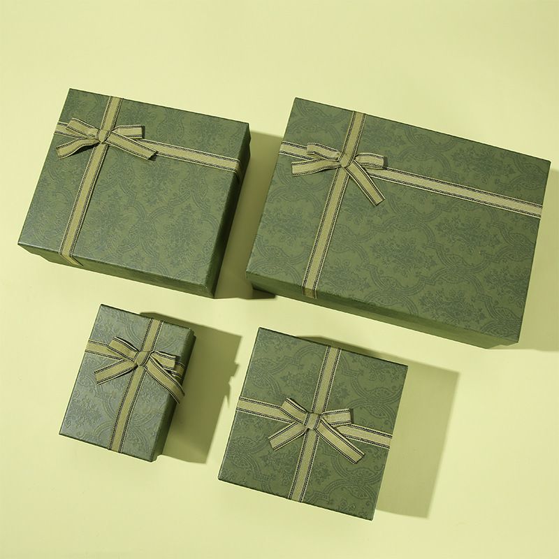Custom Logo Printed Luxury Cardboard Paper Lid and Base Packaging Carton Gift Box for Hats Toys Boxing Gloves Homewares Cosmetics T-Shirt Perfume Flower
