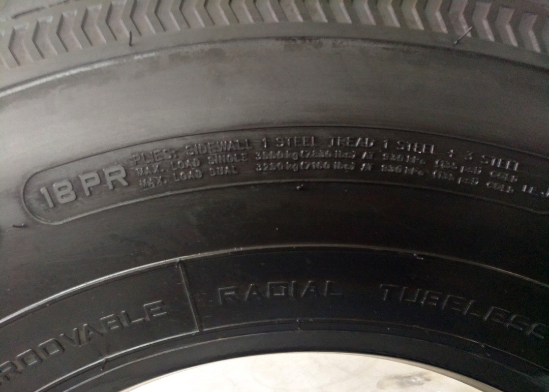 12R22.5 152/149K Off Road Truck Tires All Steel Radial Tire Structure Black Surface