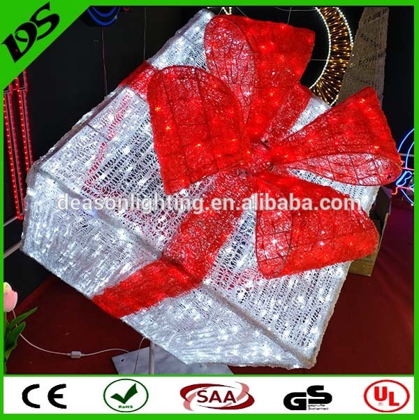 giant gift christmas light decoration.jpg