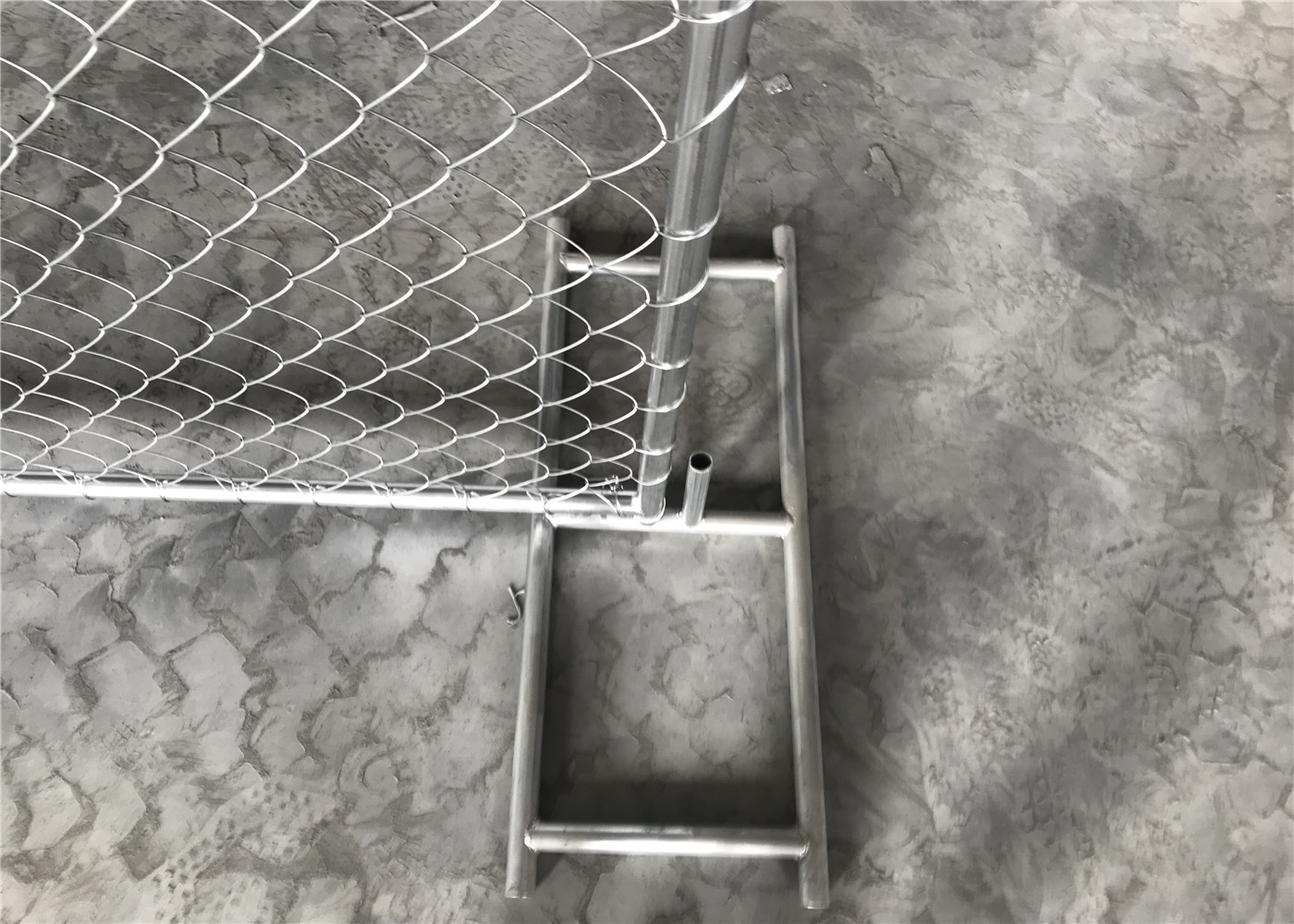 Chain mesh 2½"x2½" (63mmx63mm) x 11.5ga wire construction fence 8ft x 12ft Outer tubing 1⅝"(42mm) x 16ga thick