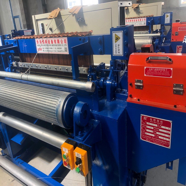 6ft Width Dimetric Mesh Automatic Welding Equipment , 380V Wire Net Making Machine