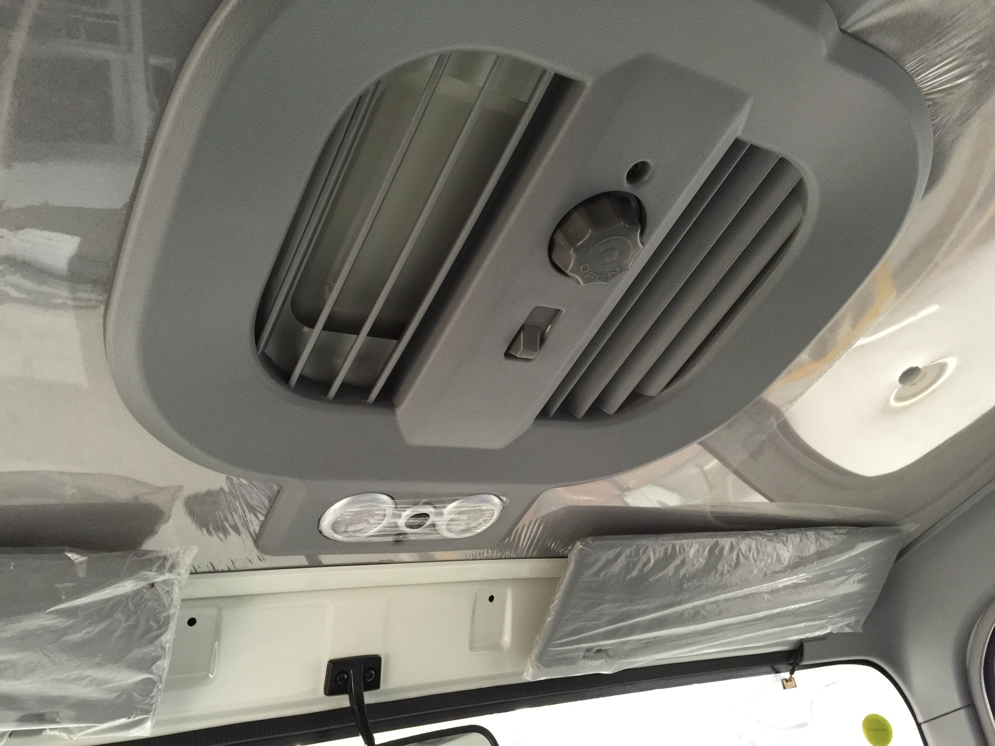 FRP Refrigerated freezer box truck 4 to 8 tons RHD / LHD for seafood transport