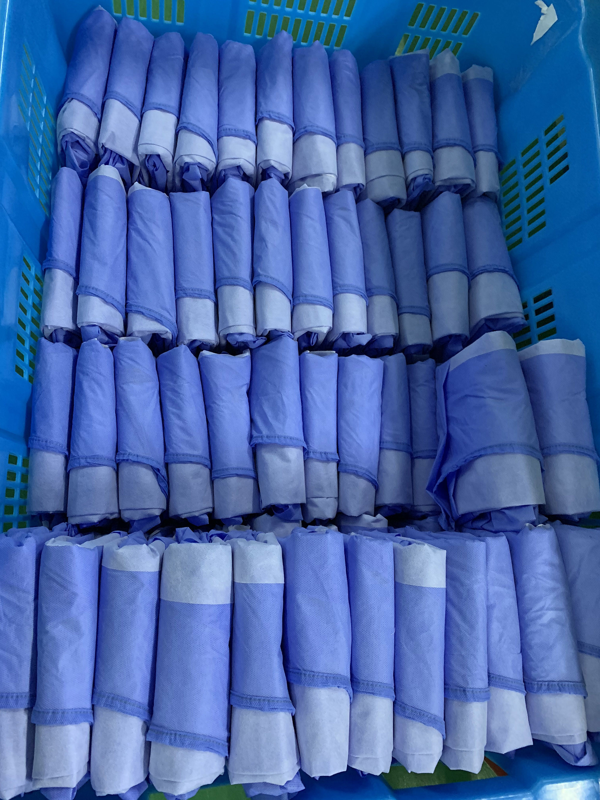 Sterile Disposable Protective Gown Anti Wrinkle Customized Logo
