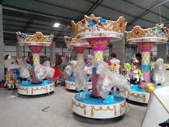 Low Height Carousel Horse Ride With Vehicle Mounted MP3 For Young Children