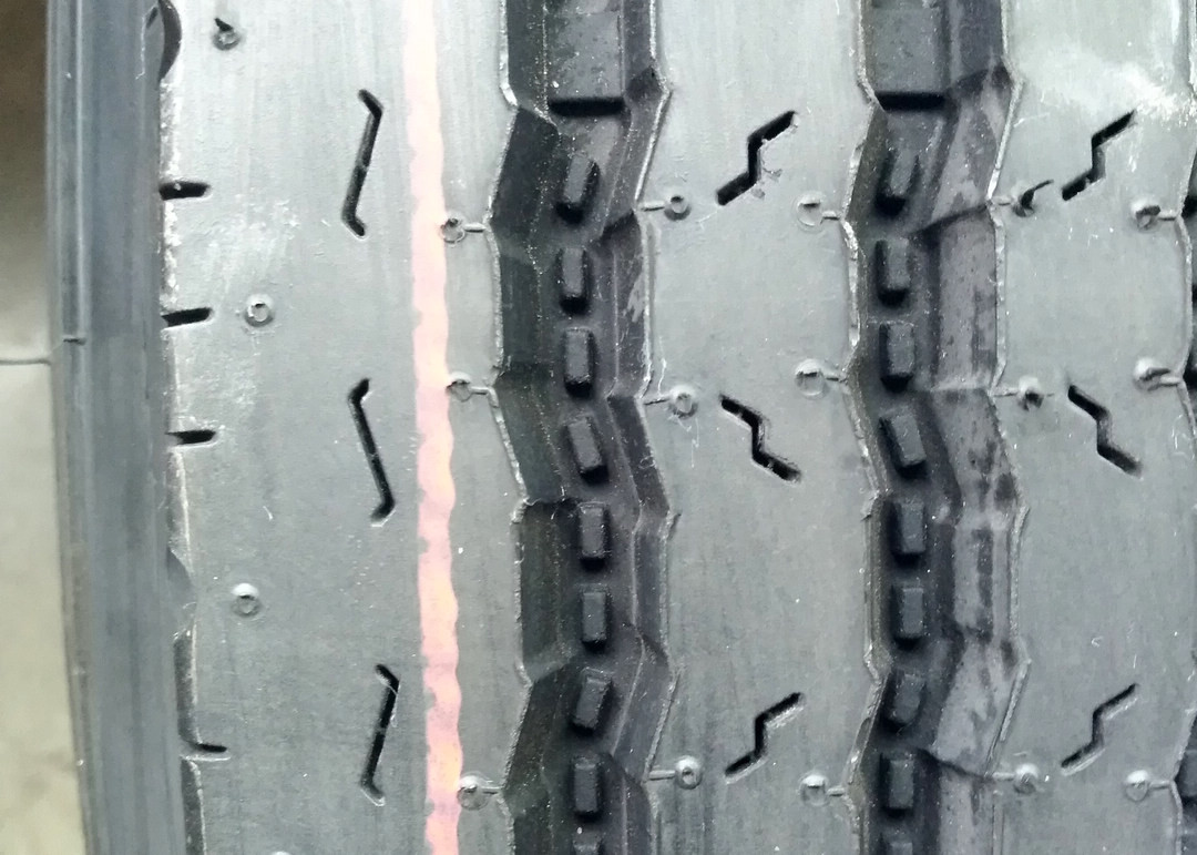 High Durability Tyres For Trucks And Buses 7.50R16LT Natural Rubber Materials
