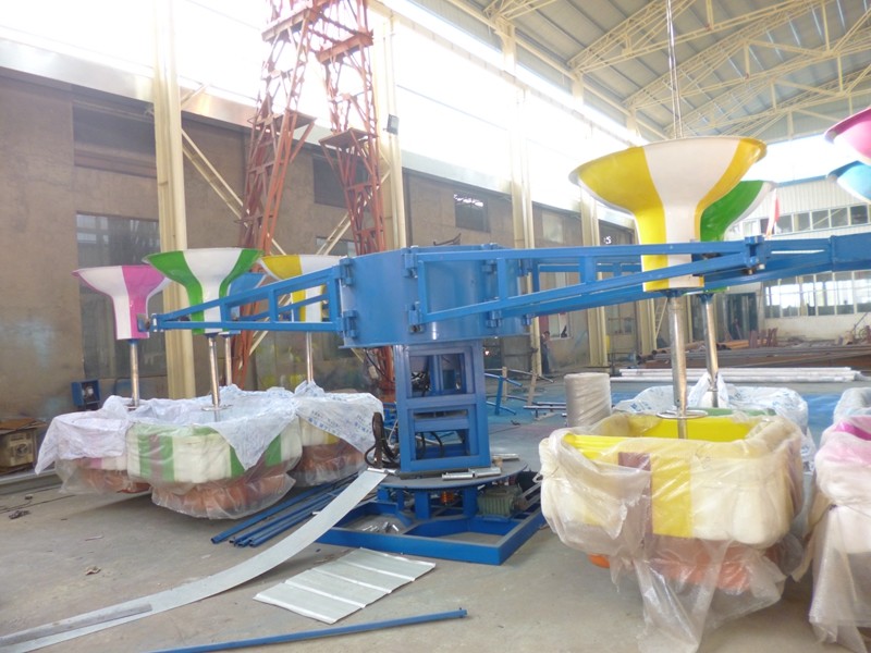 32 Seats Trailer Mounted Rides With Colorful Balloons And Beautiful Cabins