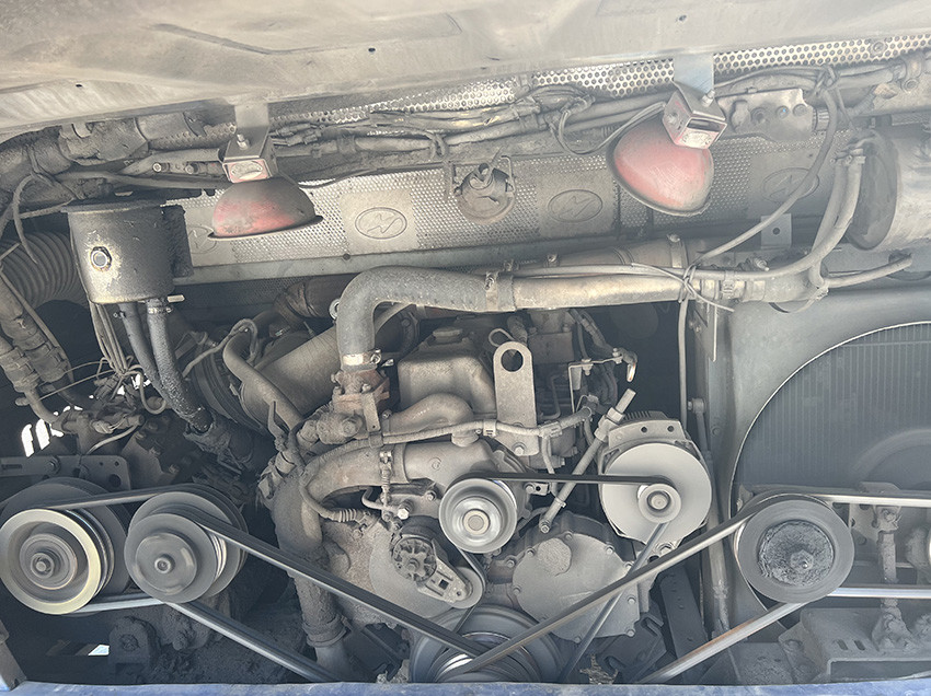 Diesel Used Tourist Bus 37 Seats 2 Door LHD Euro 4 With Manual Transmission