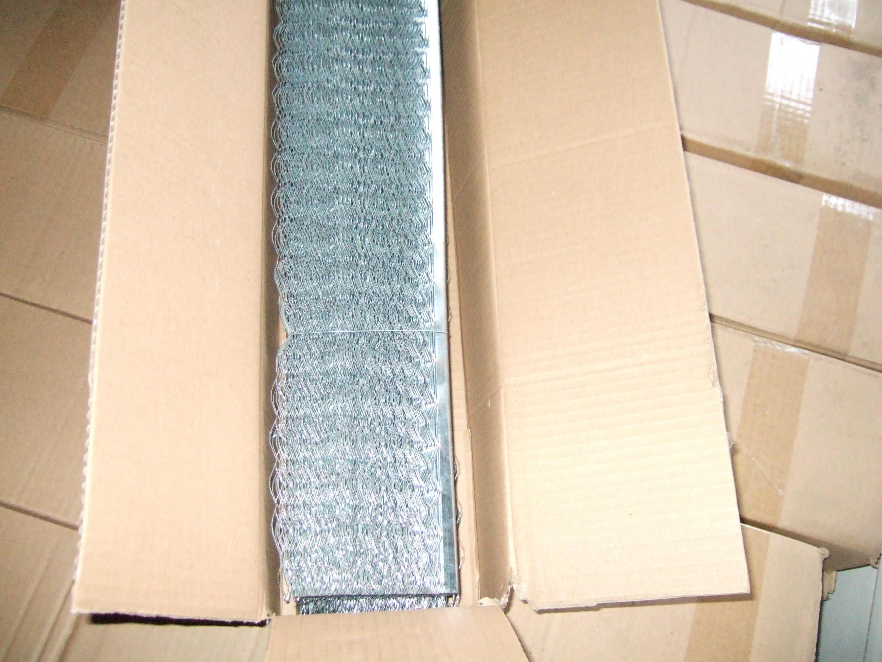 Diamond Mesh Plaster Angle Bead , 30mm Wings Galvanized Corner Bead