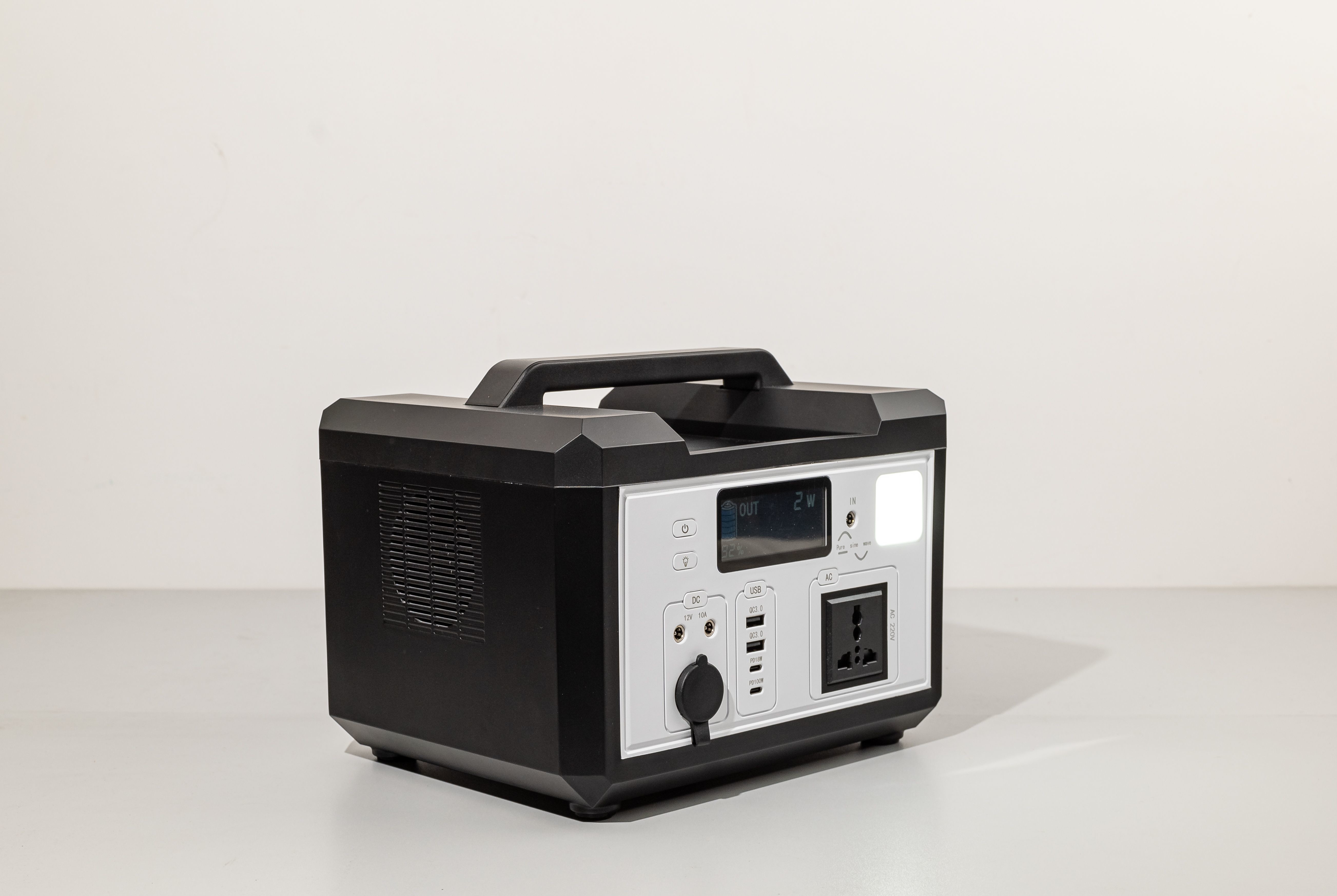 Long Lifespan 220V 50HZ Single Way Inverter Portable Generator Power Station With LED Light For Emergency Power Supply