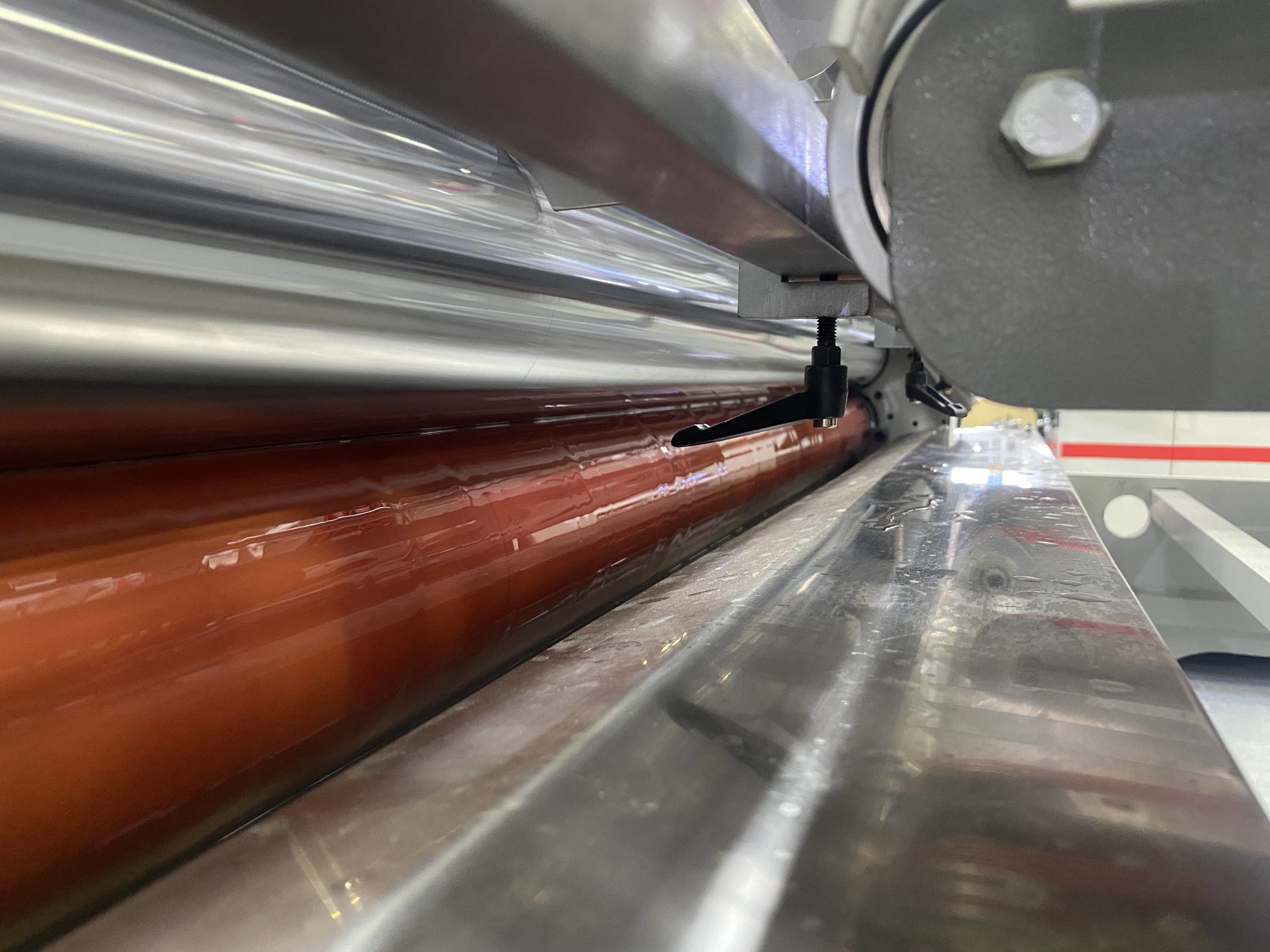 High Speed 800*700mm Cardboard Laminator With Leading Edge Suction Feeder