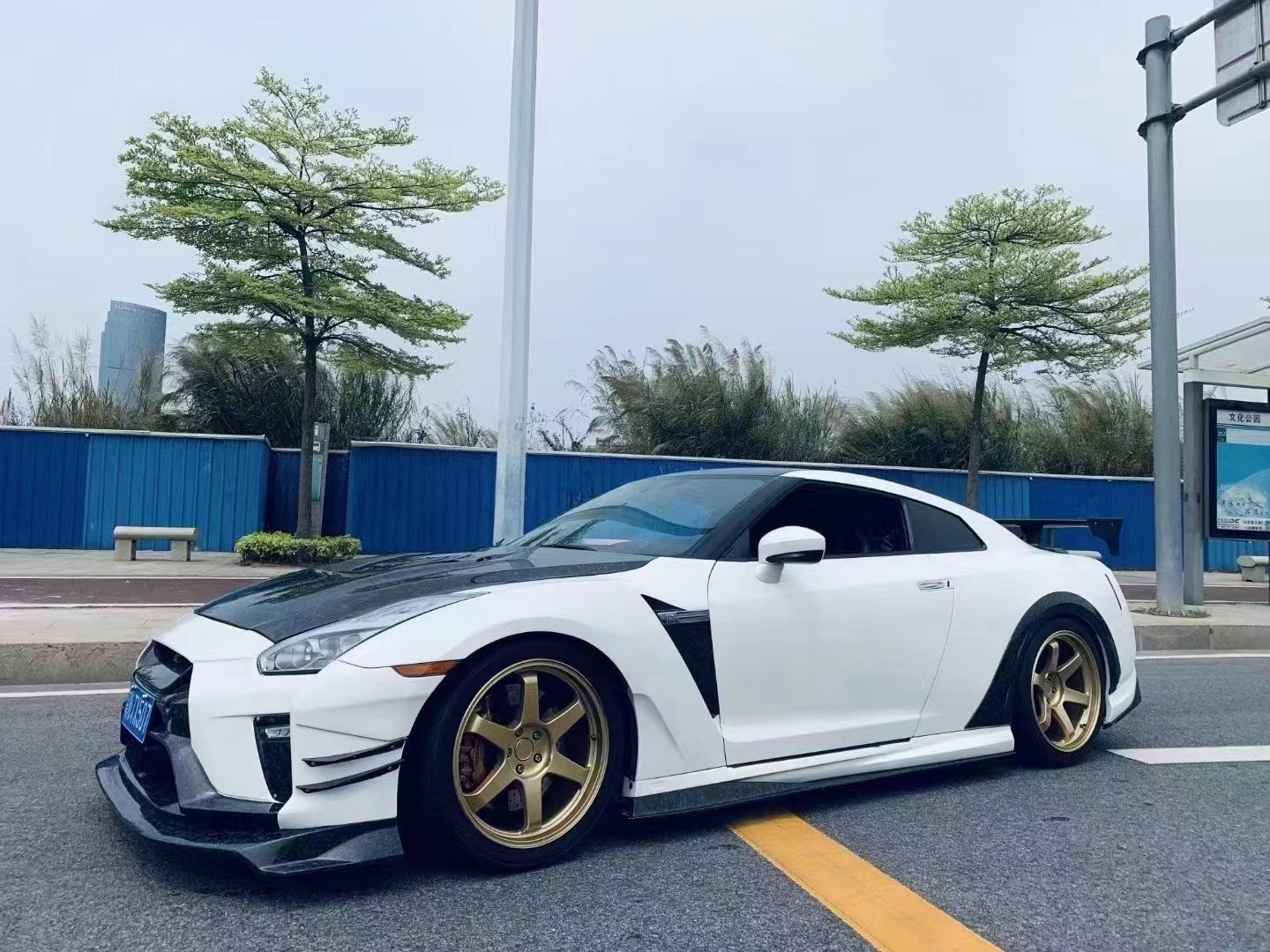For Nissan GTR Body Kit GTR R35 Upgrades the VARIS-style Carbon Fiber Front and Rear Bumper Spoiler Body Kit