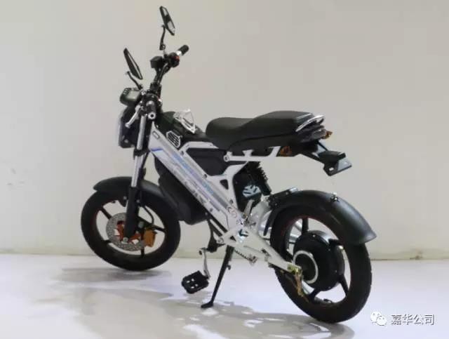 Off Road Style Battery Operated Moped Scooter 41km/H With Disc Brakes