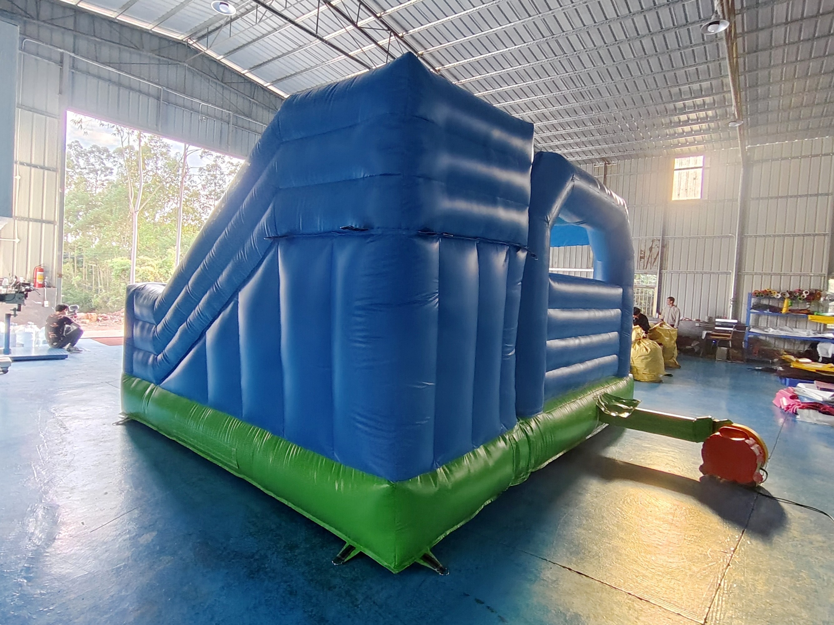 PVC Tarpaulin Inflatable Bounce House With Slide Blue Sky Inflatable Combo For Outdoor Indoor Kids