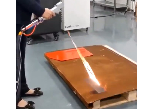 Super Size Continous Laser Cleaning Machine 1500W 2000W 3000W For Rust / Paint Removal