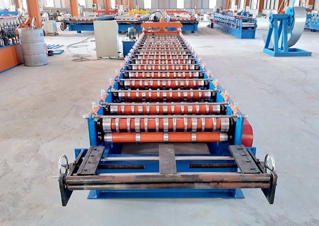 Total Power 4 Kw Corrugated Sheet Roll Forming Machine Voltage 380V 50Hz 3 Phases