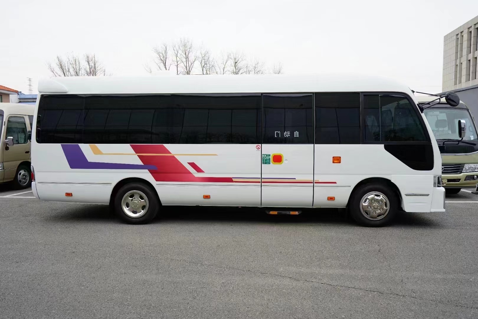 Toyota Coaster 11-seater tourist bus business reception bus gasoline rear drive 4×2 manual transmission