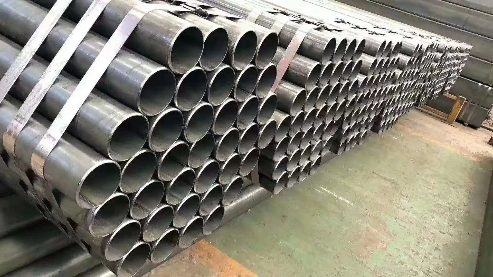 Carbon Alloy Round Seamless Black Steel Pipe 89mm - 508mm ASTM A106 Gr.B