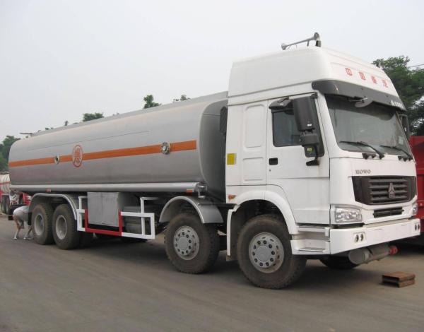 SINOTRUCK HOWO OIL TRUCK