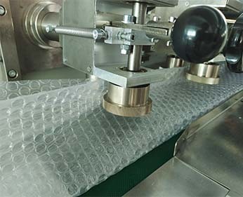 220V Bubble Film Packing Machine / Wrapping Machine OEM 1 Year Warranty