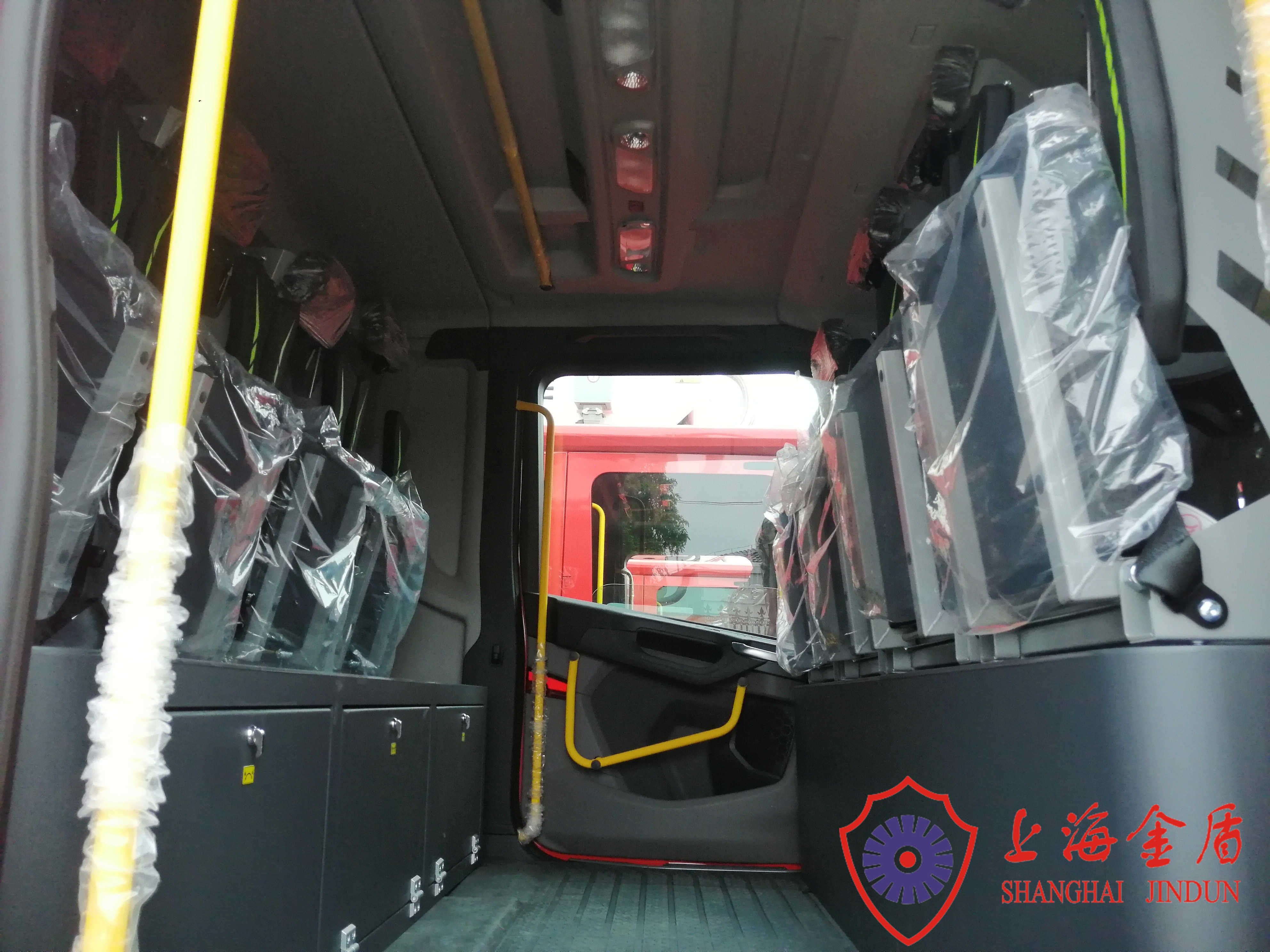 Double Cabin 6 Seats Aerial Work Platform Truck with Four Section Telescopic Boom