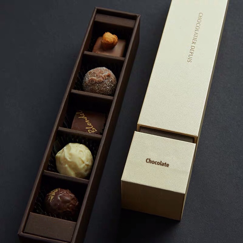 Customized Christmas Sweet Boxes Empty Assorted Truffle Cardboard Chocolate Packaging