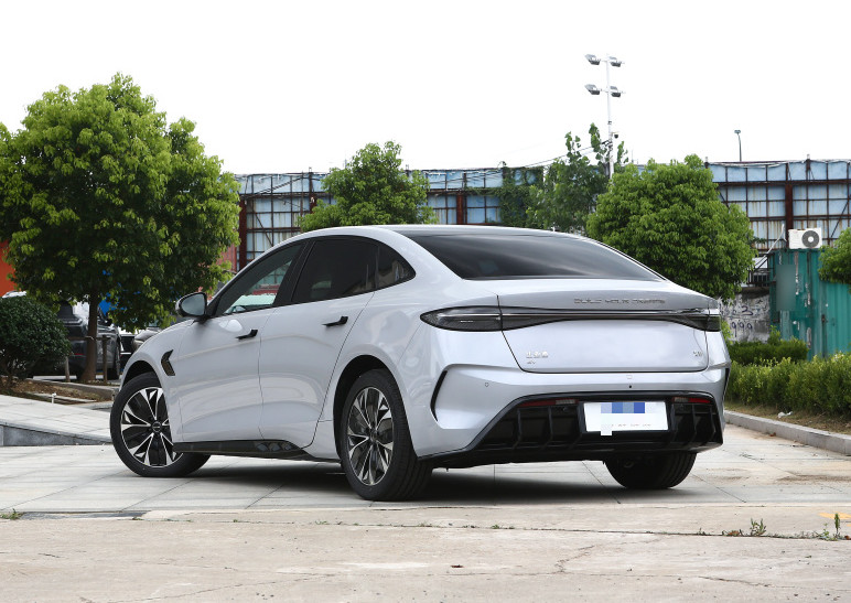 BYD Plug In Hybrid 5 Seater Sedan Vehicle Automobile Black White