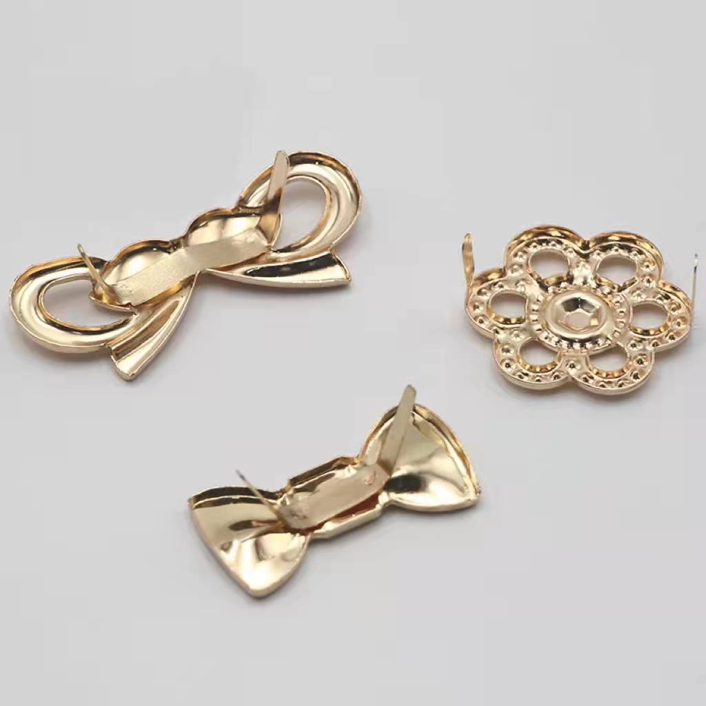 ODM Handbag Metal Tags Durable Embossed Brass Antirust Bow Knot Shape Purse Label