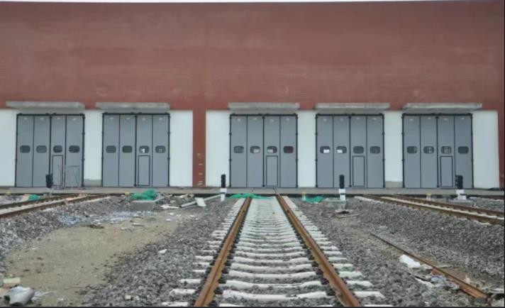 Fire Station Bi Fold Industrial Sliding Folding Doors 60HZ Sandwich Panel 60HZ RAL Color