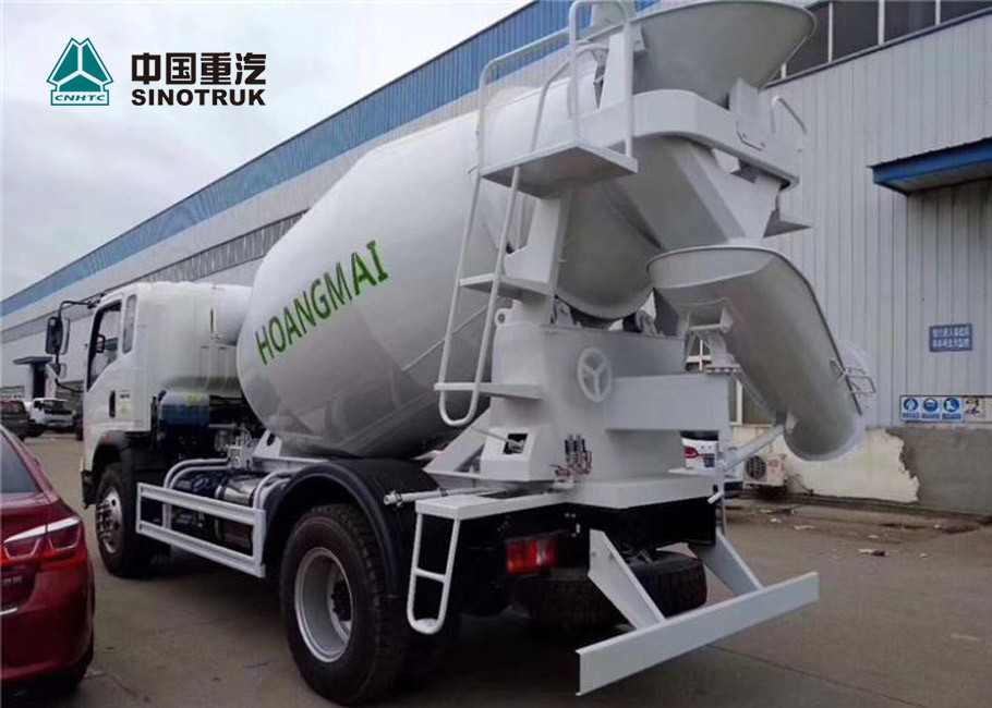 Howo 4x2 4CBM Mini Concrete Mixer Truck with White Color is Ready in Factory