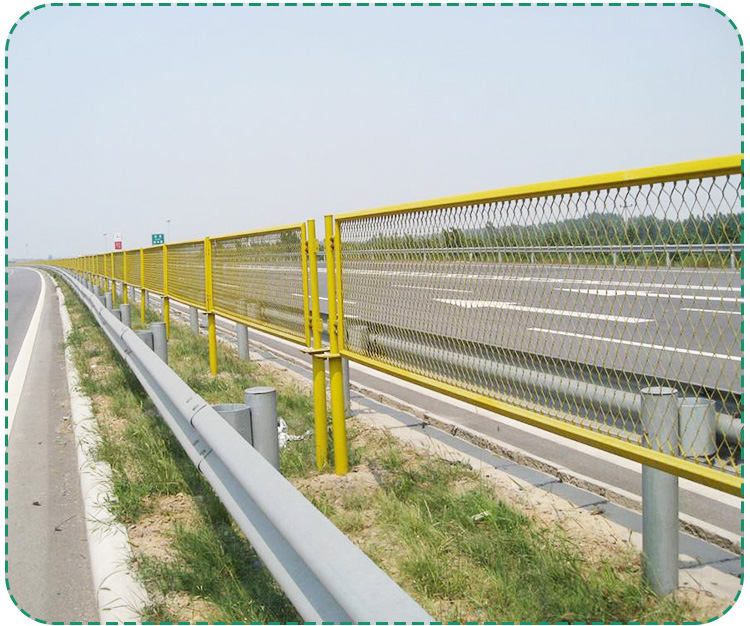 Roadway Safety Galvanized Powder Coated Anti-Glare Barbed Wire Fence For Highways