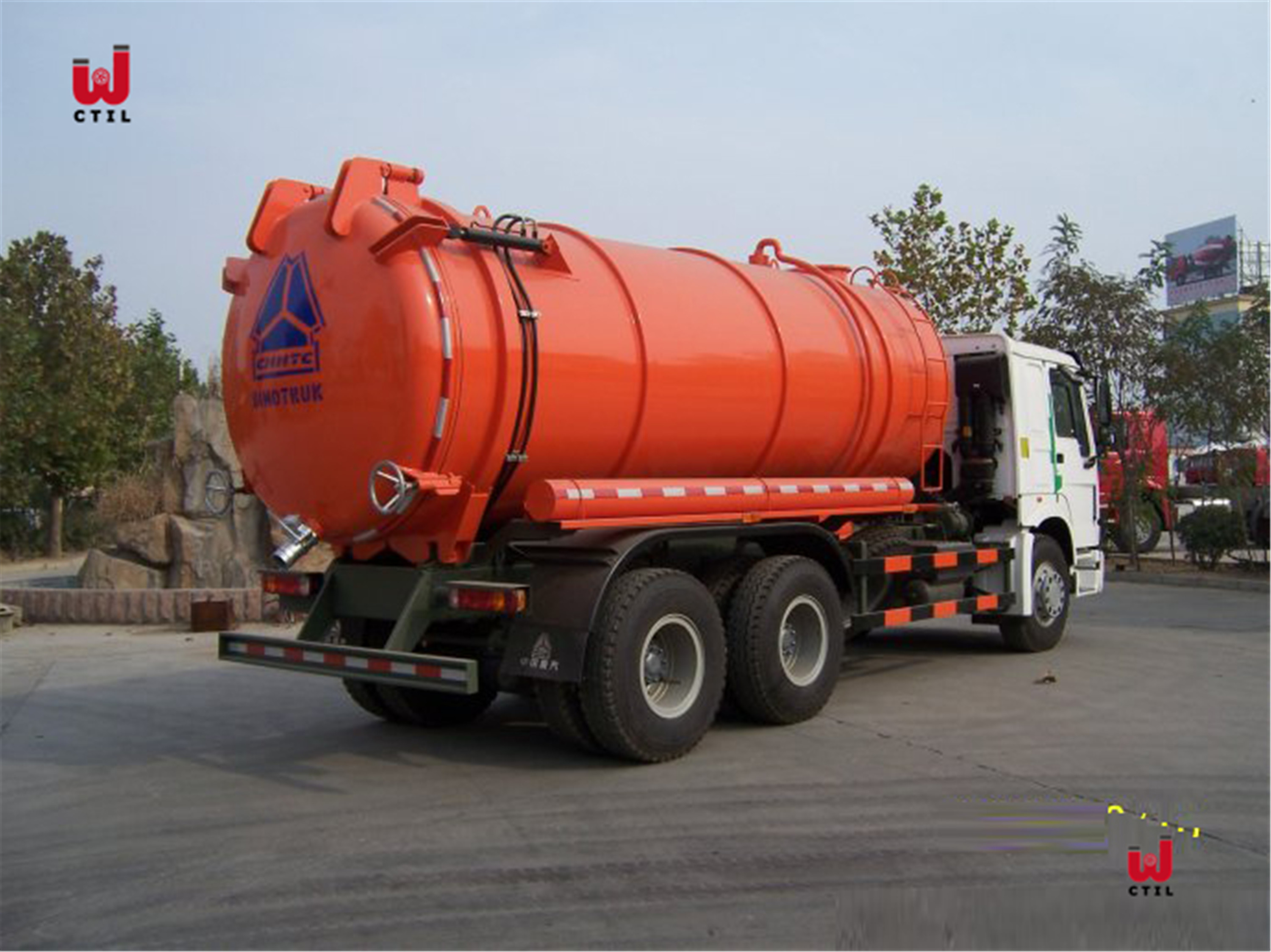 Sinotruk 15t Sewer Vacuum Truck Orange Sewer Jetting Truck 35 Cubic