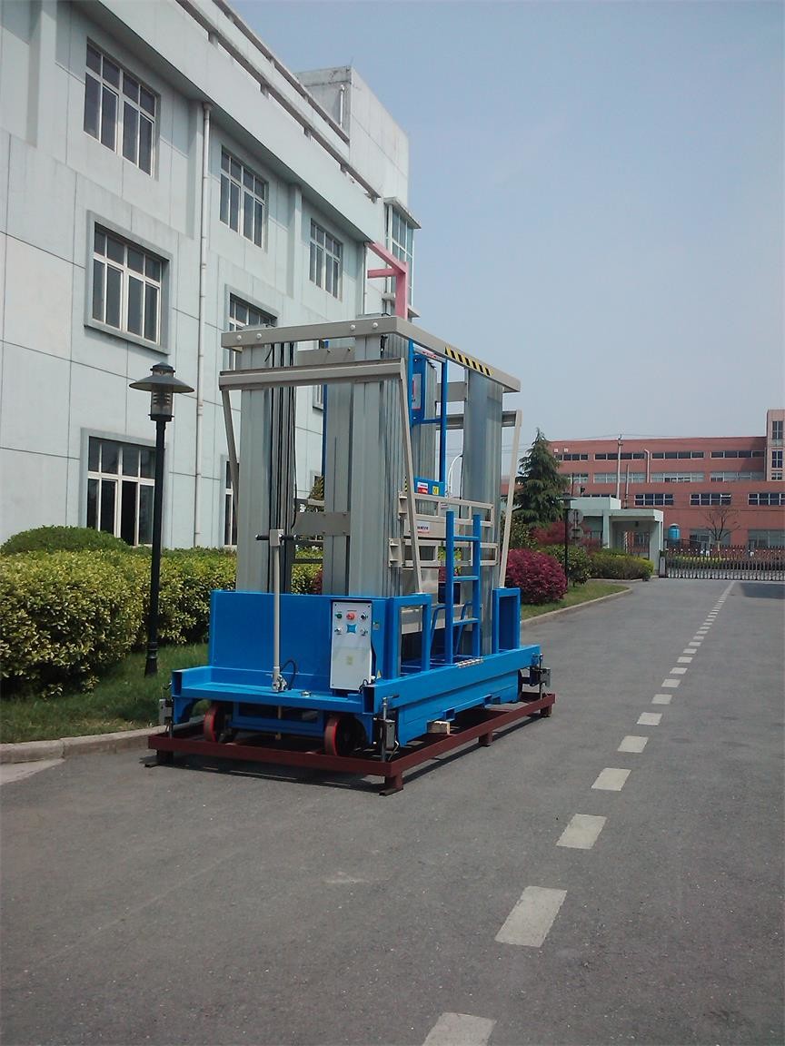22 M Aluminum Alloy One Man Lift Motor Driven Blue For Window Cleaning