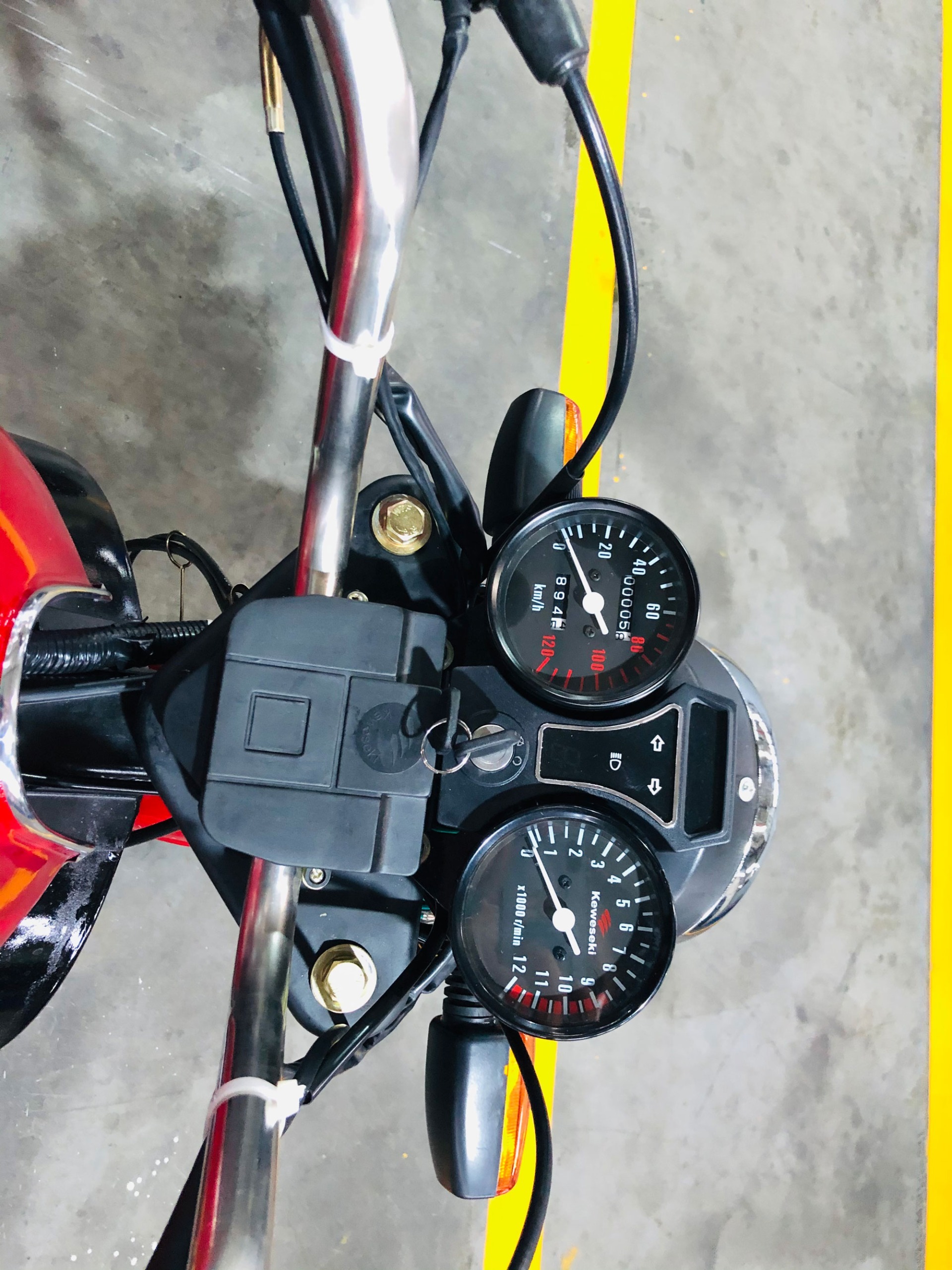 Fuel- 800W Motorized Tricycle with 150cc/175cc/200cc Engine and Tarpaulin Cargo Bike