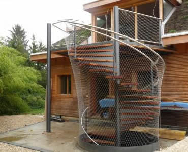 Stainless steel ferrule rope mesh is installed beside the stair.