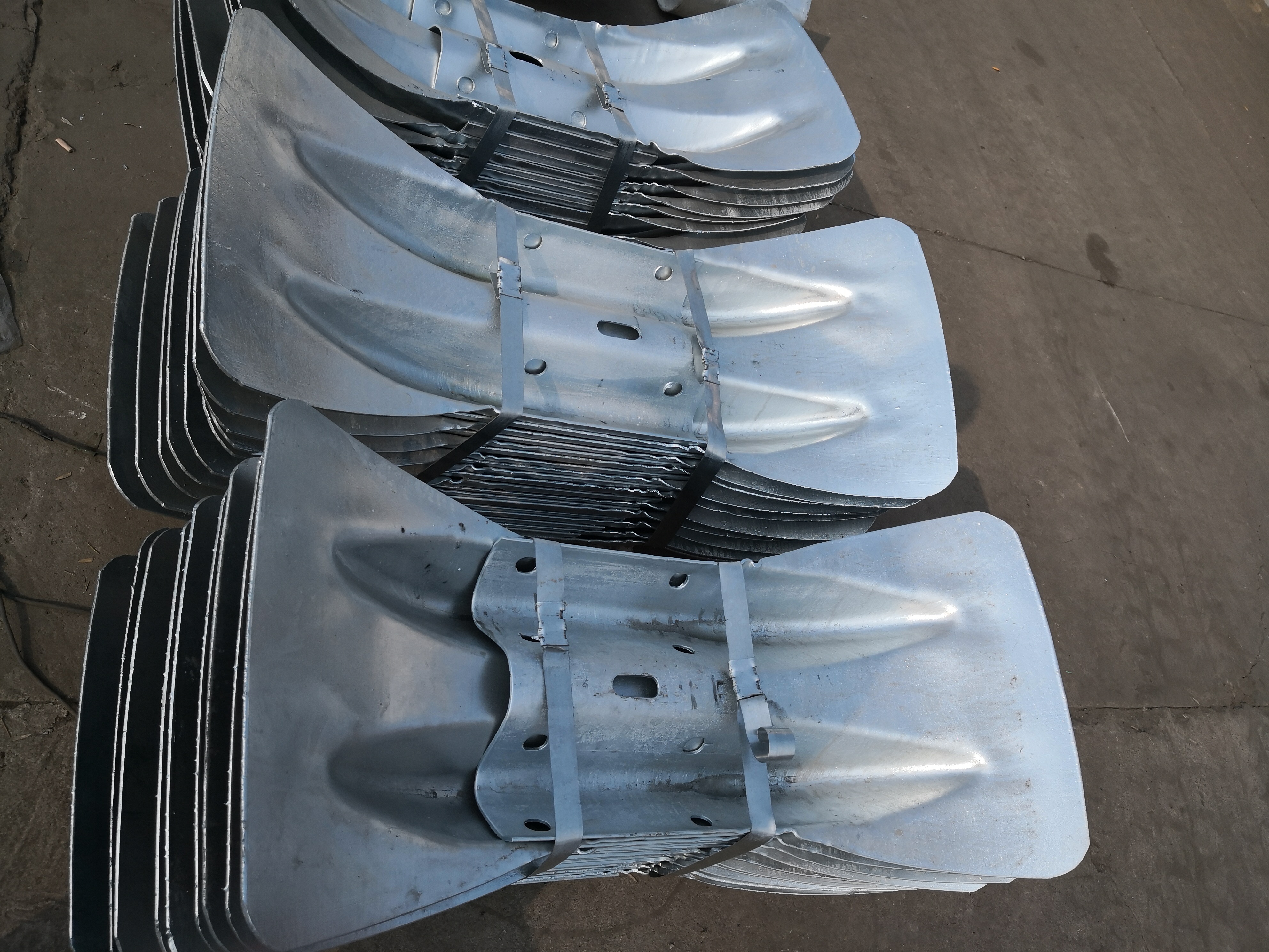 Galvanized Guardrail Crash Barrier Fishtail Terminal End ISO Certified and Customized