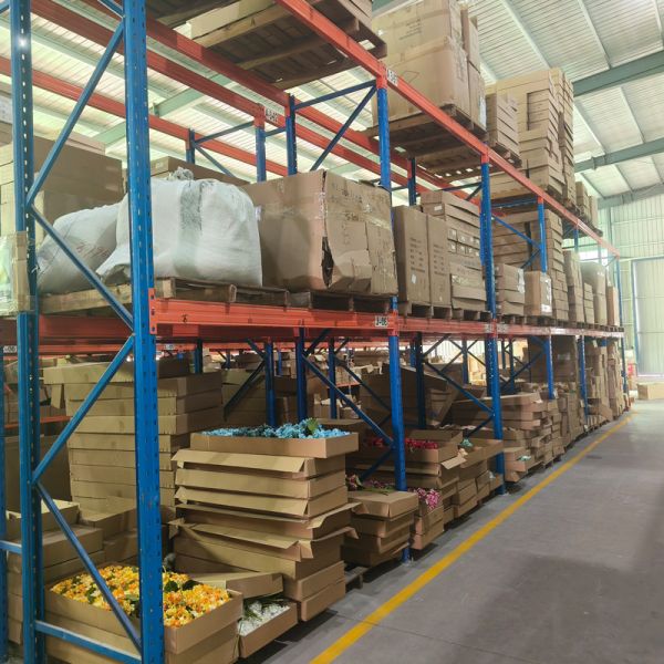Grey Customized Warehouse Storage Racks For Industrial Storage Solutions